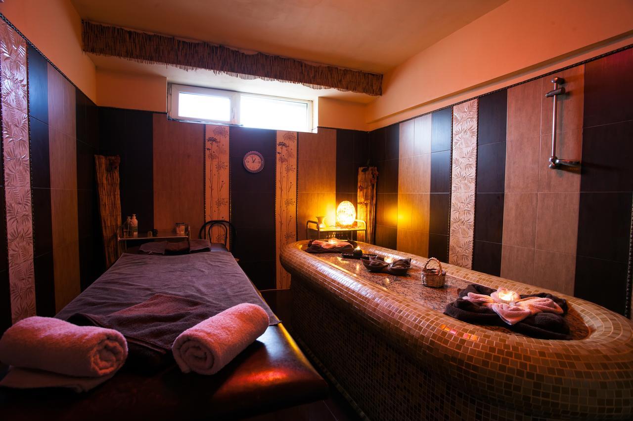 Balneo & Spa Hotel Aura 韦林格勒 外观 照片